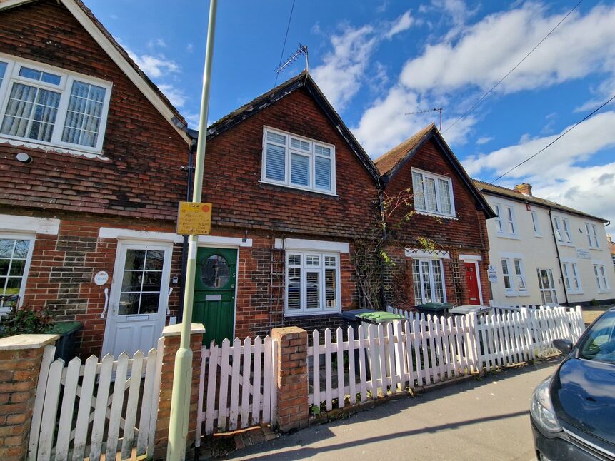 Main image of 3 bedroom Mid Terrace House for sale, Leigh Road, Havant, Hampshire, PO9