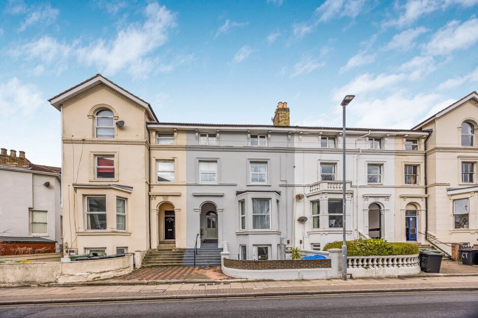 Main image of 2 bedroom  Flat for sale, Waverley Road, Southsea, Hampshire, PO5