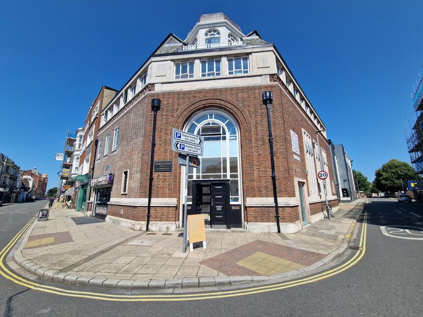 Main image of 1 bedroom  Flat for sale, Osborne Road, Southsea, Hampshire, PO5