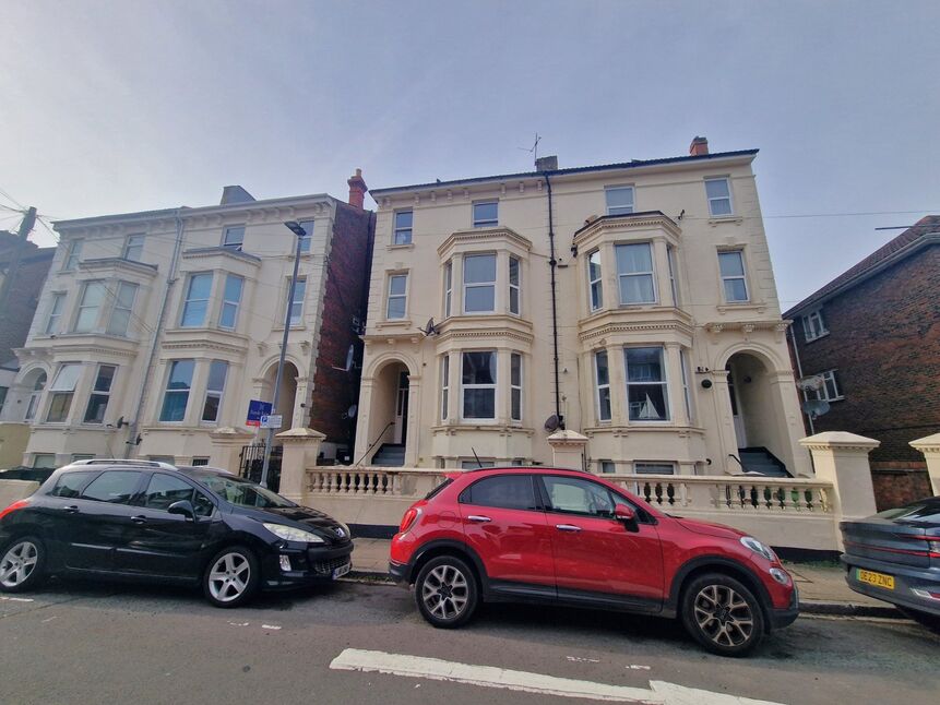 Main image of 1 bedroom  Flat for sale, Ashburton Road, Southsea, Hampshire, PO5