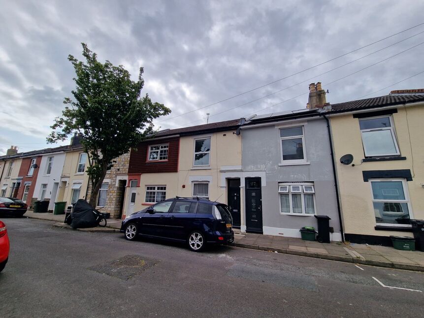 Main image of 2 bedroom Mid Terrace House for sale, Glencoe Road, Portsmouth, PO1