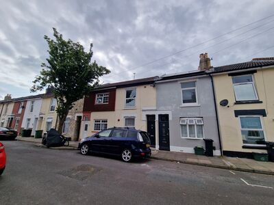 2 bedroom Mid Terrace House for sale