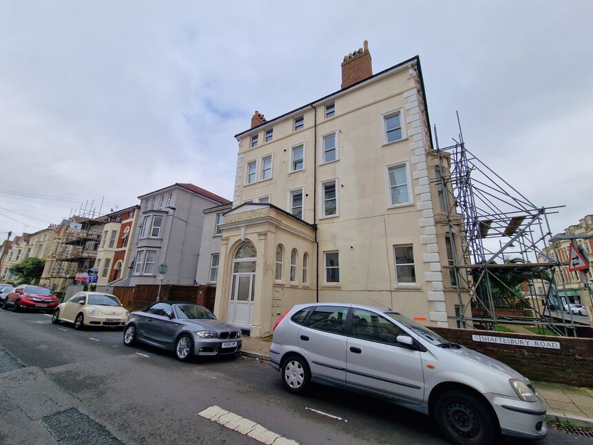 Main image of 1 bedroom  Flat for sale, Shaftesbury Road, Southsea, Hampshire, PO5