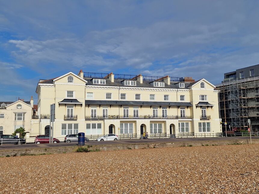 Main image of 2 bedroom  Flat for sale, South Parade, Southsea, Hampshire, PO4