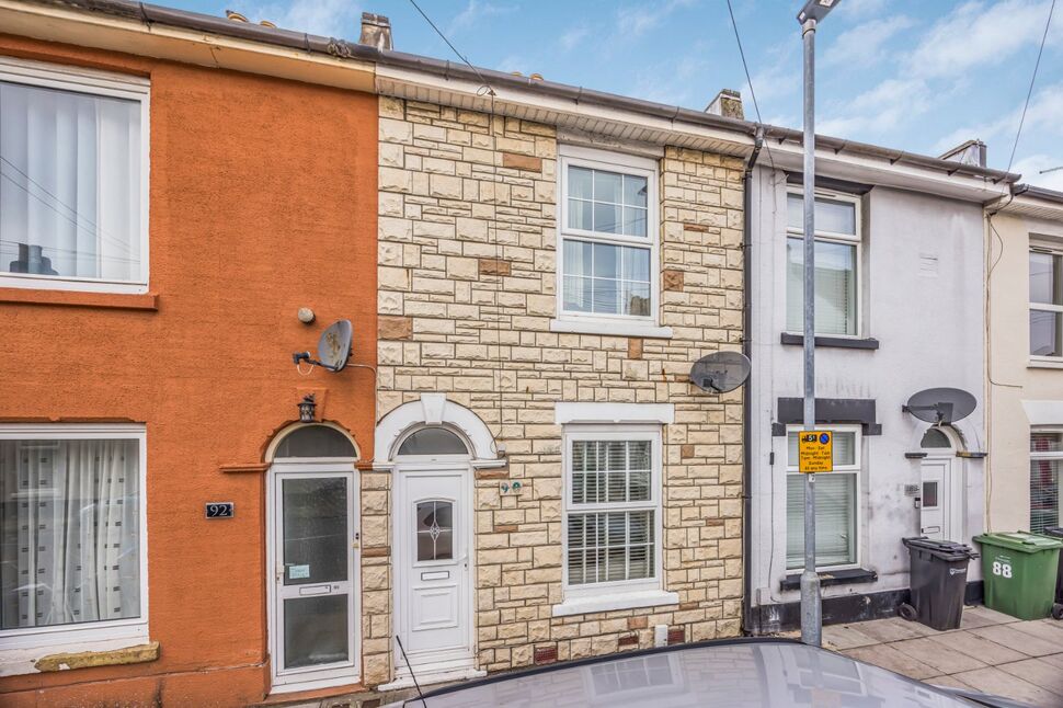 2 bedroom Mid Terrace House for sale