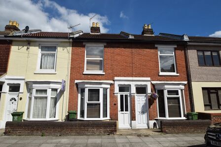 2 bedroom Mid Terrace House for sale