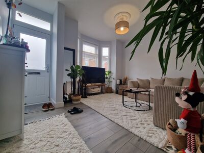 2 bedroom Mid Terrace House to rent