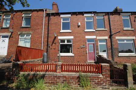 Langley Terrace, 3 bedroom Mid Terrace House to rent, £600 pcm