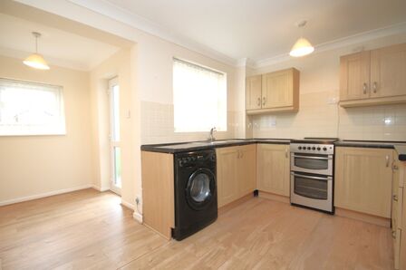 Surbiton Road, 2 bedroom Semi Detached House for sale, £130,000