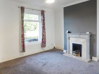 2 bedroom Mid Terrace House to rent