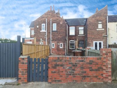 2 bedroom Mid Terrace House to rent