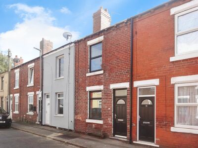 2 bedroom Mid Terrace House to rent