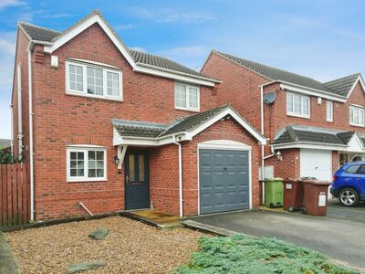 Lakeside Court, 3 bedroom Detached House to rent, £1,150 pcm