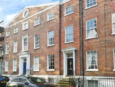 St. Johns Square, 1 bedroom  Flat to rent, £850 pcm