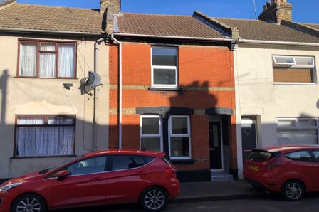 2 bedroom Mid Terrace House to rent