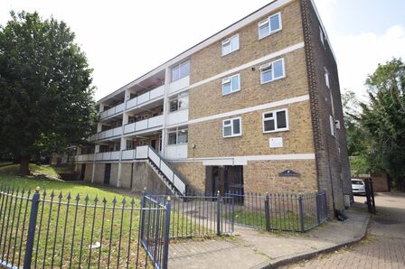 Kings Road,  Flat for sale, £120,000