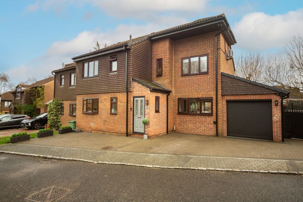 Main image of Semi Detached House for sale, Bellgrove Court, Walderslade Woods, Kent, ME5