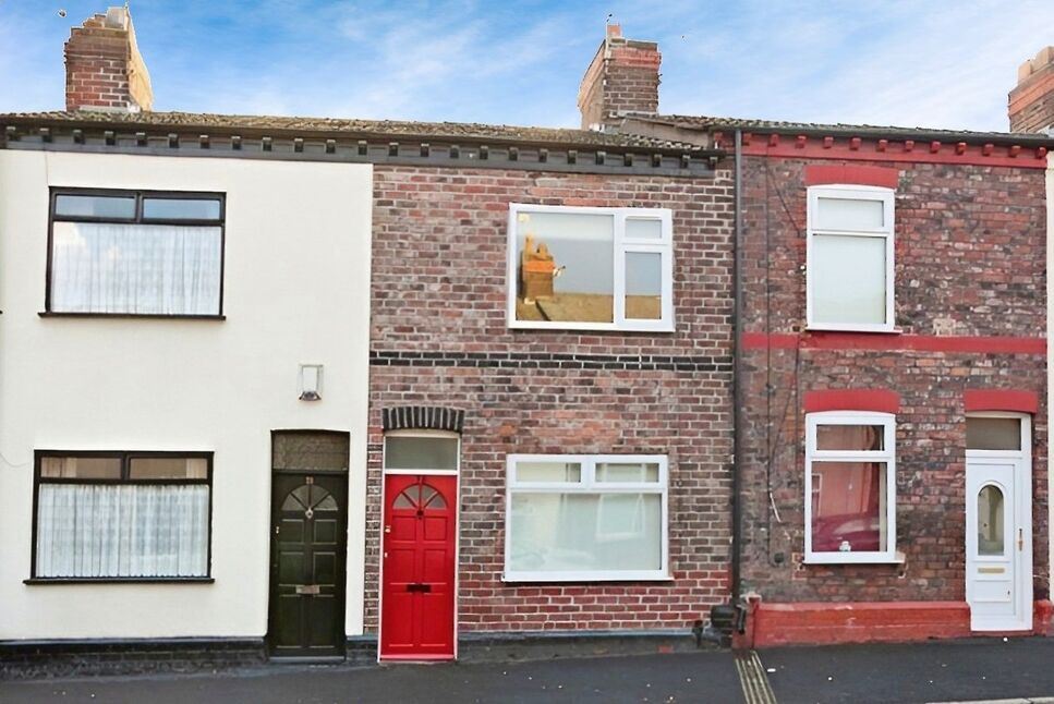 2 bedroom Mid Terrace House for sale