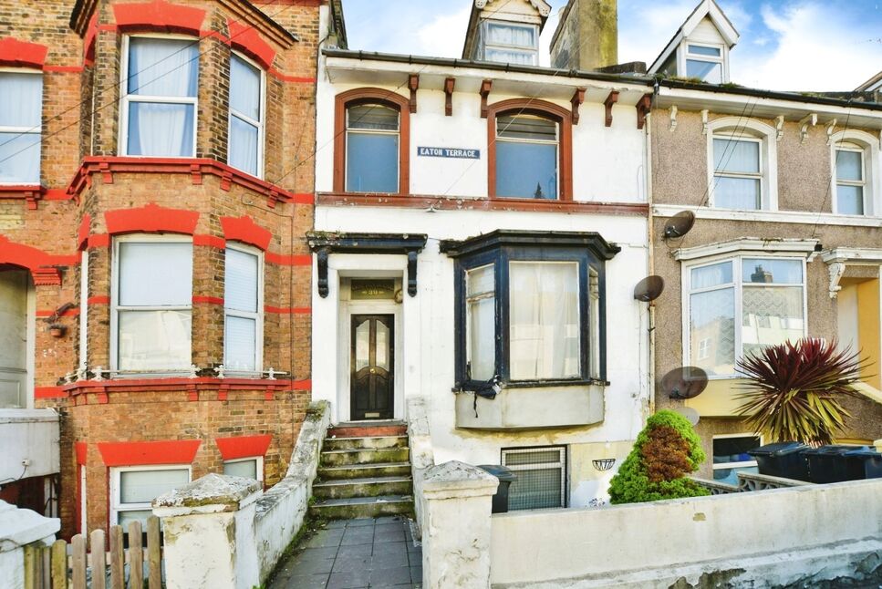 Main image of 8 bedroom Mid Terrace House for sale, Eaton Road, Margate, Kent, CT9