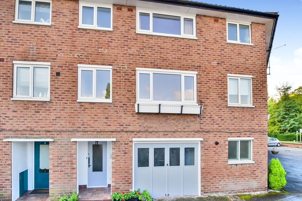 Main image of 2 bedroom Mid Terrace House to rent, Parkway, Wilmslow, Cheshire, SK9