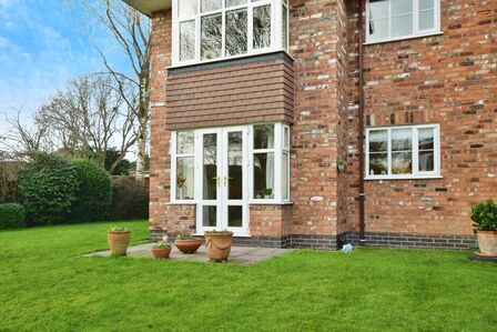 Woodacres Court, 2 bedroom  Flat for sale, £280,000