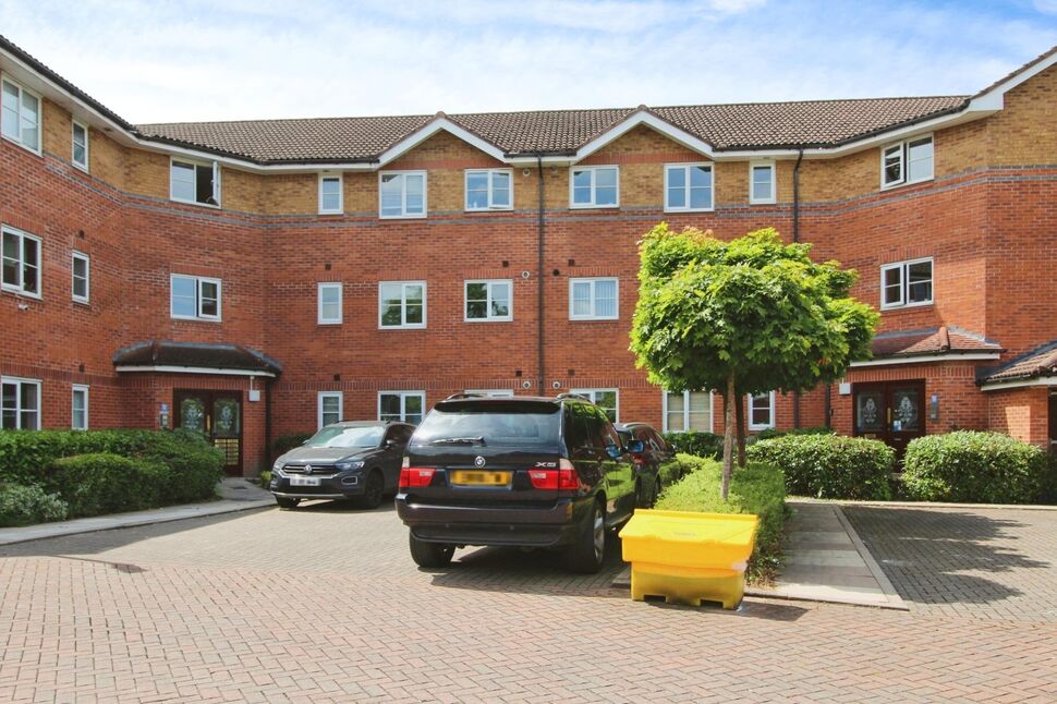 Main image of 2 bedroom  Flat for sale, Howty Close, Cheshire, SK9