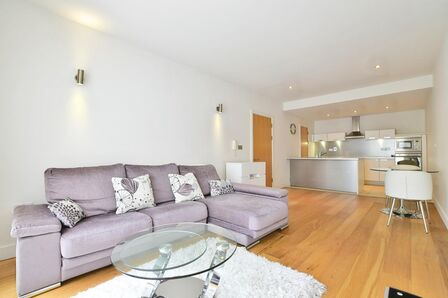Green Lane, 2 bedroom  Flat to rent, £1,295 pcm