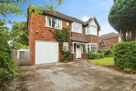 4 bedroom Detached House to rent