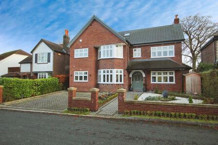 5 bedroom Detached House to rent