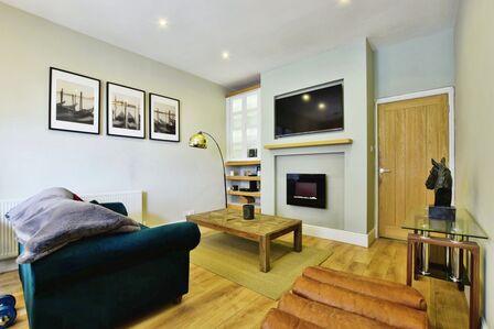 Davey Lane, 2 bedroom  Flat for sale, £280,000