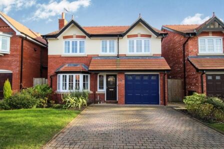 Kingsbury Drive, 4 bedroom Detached House to rent, £2,500 pcm