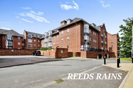 3 bedroom  Flat to rent