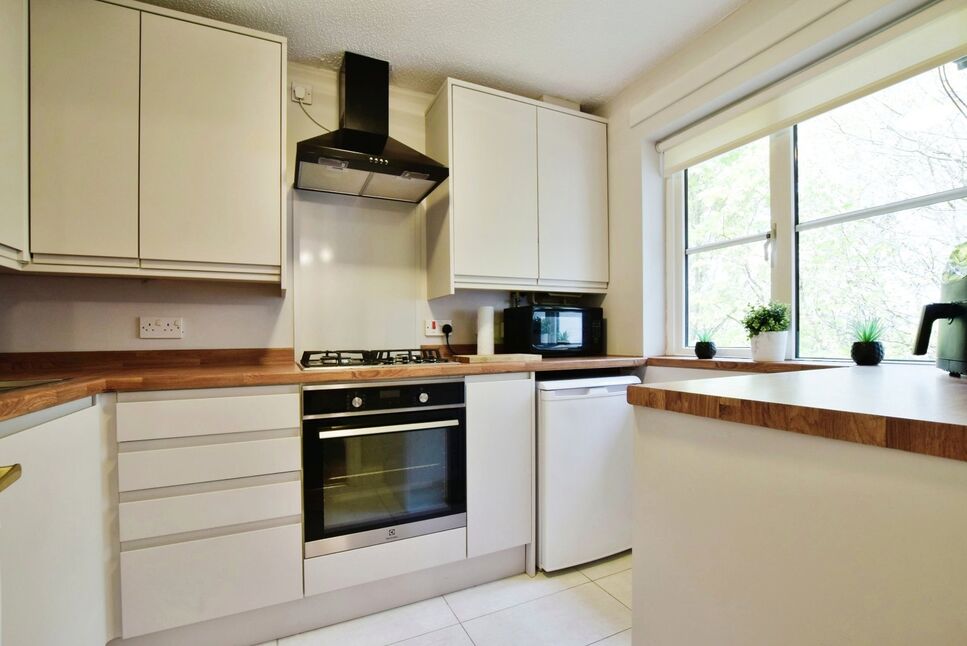 Main image of 2 bedroom  Flat for sale, Pinewood Road, Wilmslow, Cheshire, SK9