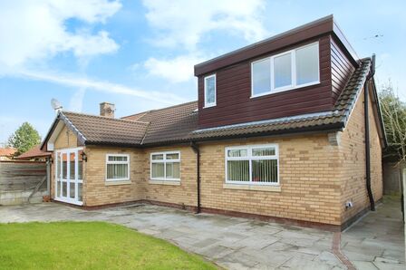 4 bedroom Semi Detached House to rent