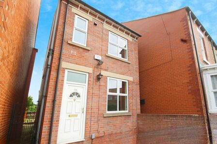 Sharrow Street, 3 bedroom Detached House to rent, £900 pcm