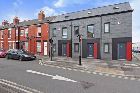 Langdale Road, 3 bedroom End Terrace House to rent, £1,200 pcm