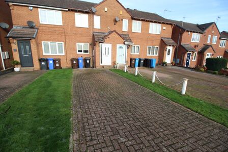 Jordanthorpe Green, 2 bedroom Mid Terrace House to rent, £800 pcm