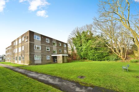 Hallam Grange Close, 2 bedroom  Flat for sale, £165,000