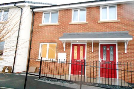 3 bedroom Mid Terrace House to rent