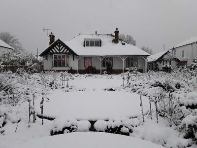 Rhosnesni Lane, 3 bedroom Detached Bungalow for sale, £345,000