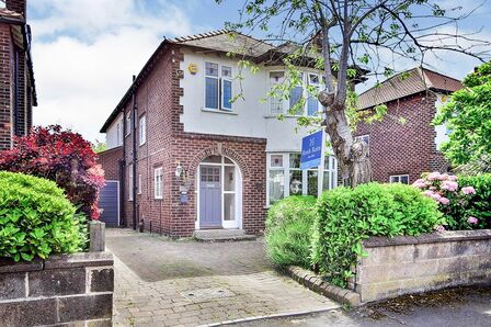 4 bedroom Detached House to rent