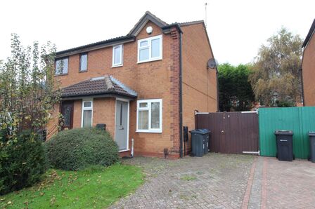 Martin Close, 2 bedroom Semi Detached House to rent, £1,000 pcm