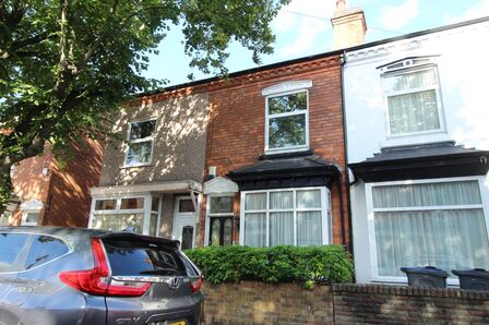 Preston Road, 3 bedroom Mid Terrace House to rent, £1,100 pcm