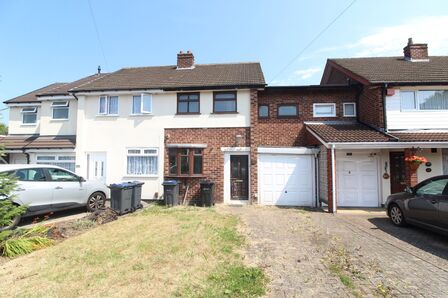 3 bedroom Mid Terrace House for sale