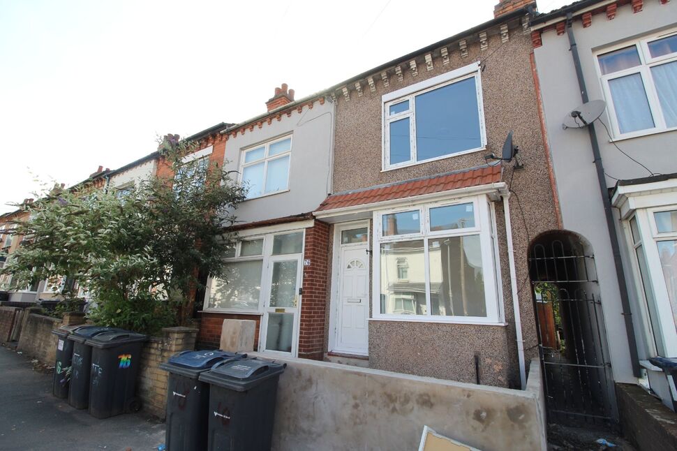 3 bedroom Mid Terrace House for sale