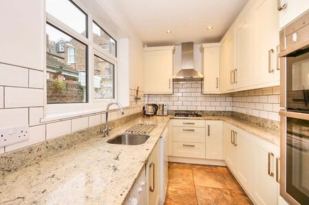 Thorpe Street, 3 bedroom Mid Terrace House to rent, £1,350 pcm