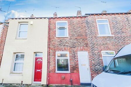 3 bedroom Mid Terrace House to rent