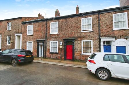 Queen Street, 3 bedroom Mid Terrace House for sale, £137,500