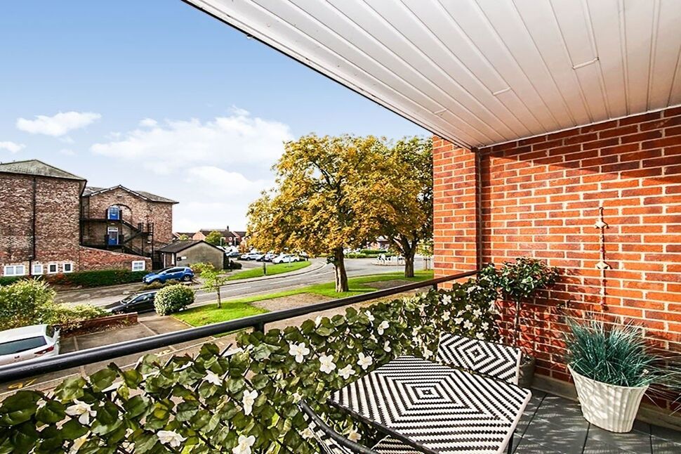 Main image of 2 bedroom  Flat for sale, Whitecross Gardens, York, North Yorkshire, YO31