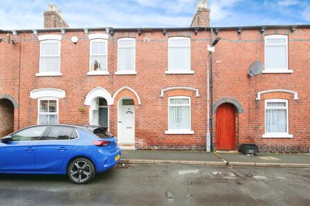 2 bedroom Mid Terrace House for sale